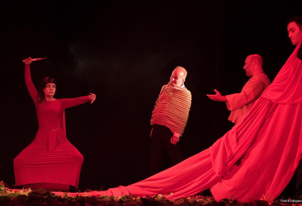 Диплом за "убийство" - чем отличились азербайджанские актеры в Казани (ФОТО)