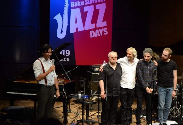 Дни джаза в Баку открыл удивительный француз Трюффаз -  танцы зрителей (ВИДЕО, ФОТО)