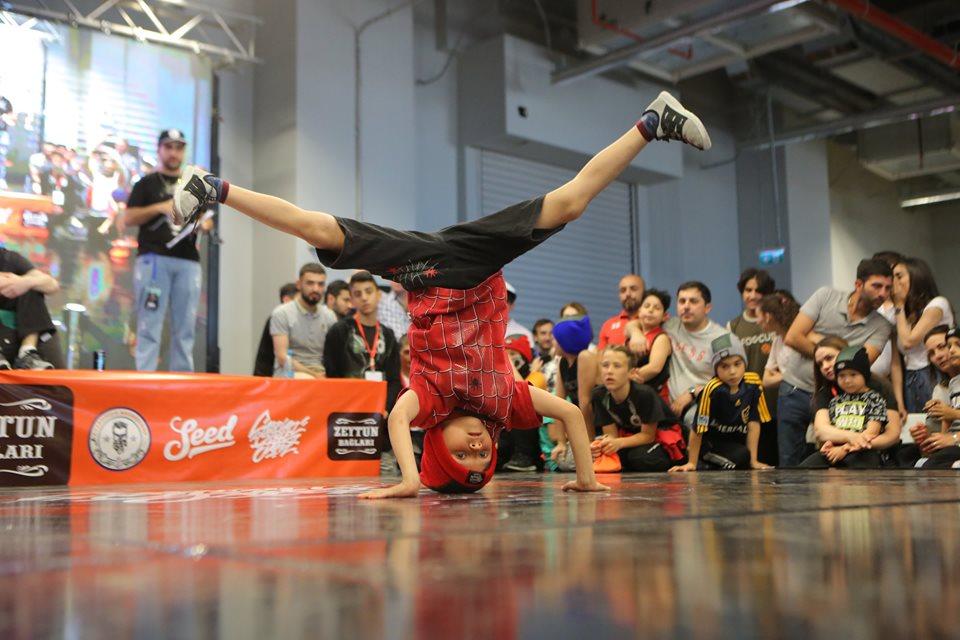 В Баку определены победители Международного турнира по брейку-дансу и хип-хопу (ФОТО)