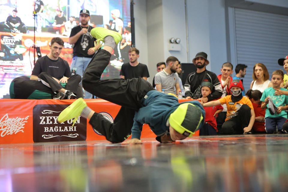 В Баку определены победители Международного турнира по брейку-дансу и хип-хопу (ФОТО)