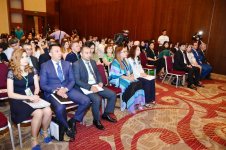 Волонтеры здорового питания провели первый форум в Баку (ФОТО)