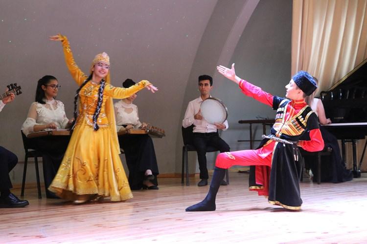 "Золотая скрипка" России Анар Юсифов прибыл в Баку (ФОТО)