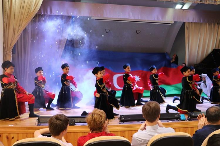 "Золотая скрипка" России Анар Юсифов прибыл в Баку (ФОТО)