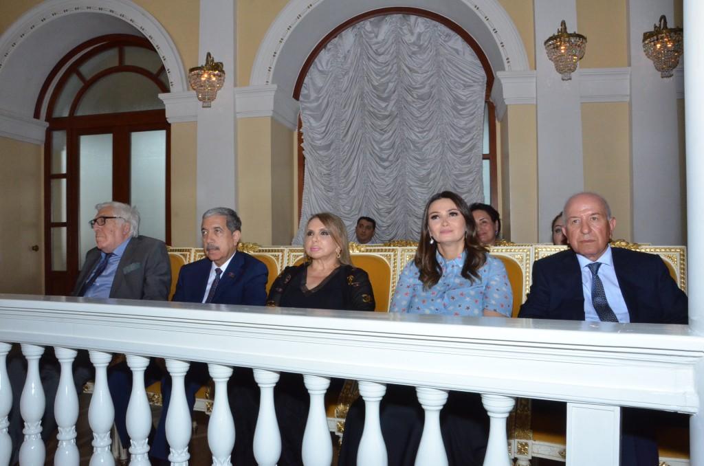 80-летие Вагифа Самедоглу отметили строками прекрасных произведений (ФОТО)