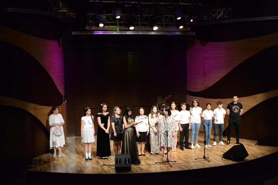 Большая сцена для юных азербайджанских артистов (ФОТО)