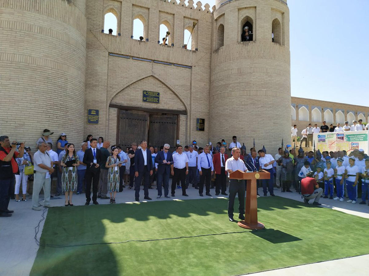 Удивительные богатыри в древней Хиве! Как азербайджанец тянул локомотив и перетаскивал якорь (ФОТО)