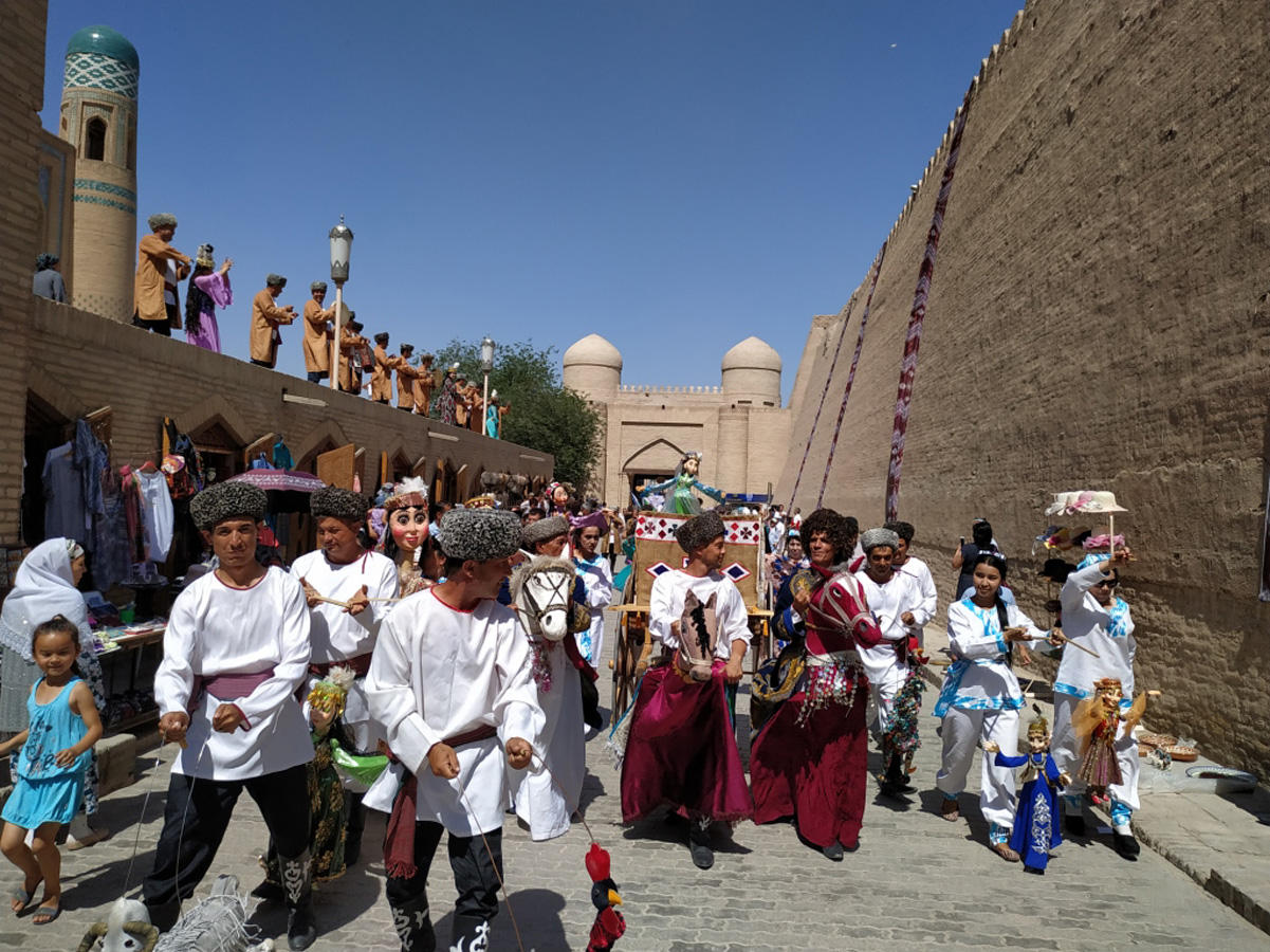 Удивительные богатыри в древней Хиве! Как азербайджанец тянул локомотив и перетаскивал якорь (ФОТО)