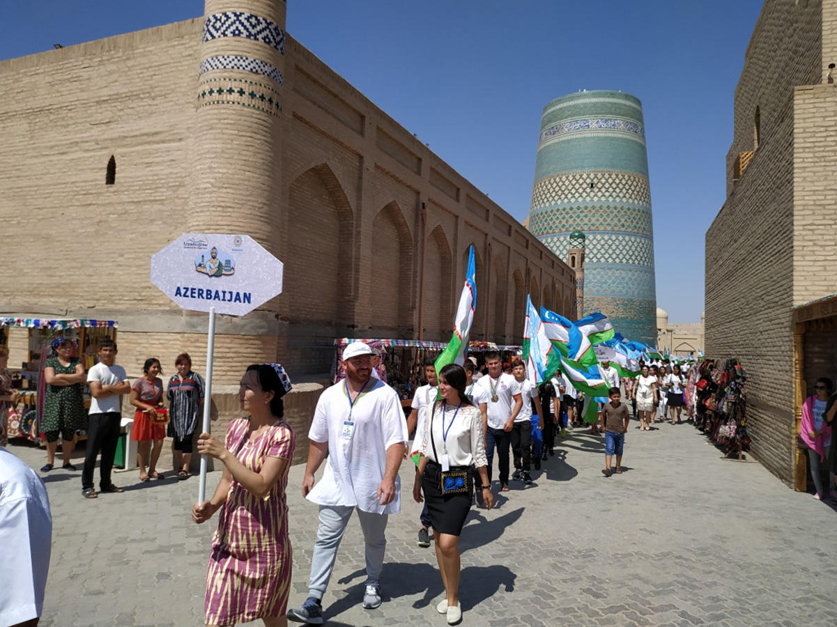 Удивительные богатыри в древней Хиве! Как азербайджанец тянул локомотив и перетаскивал якорь (ФОТО)