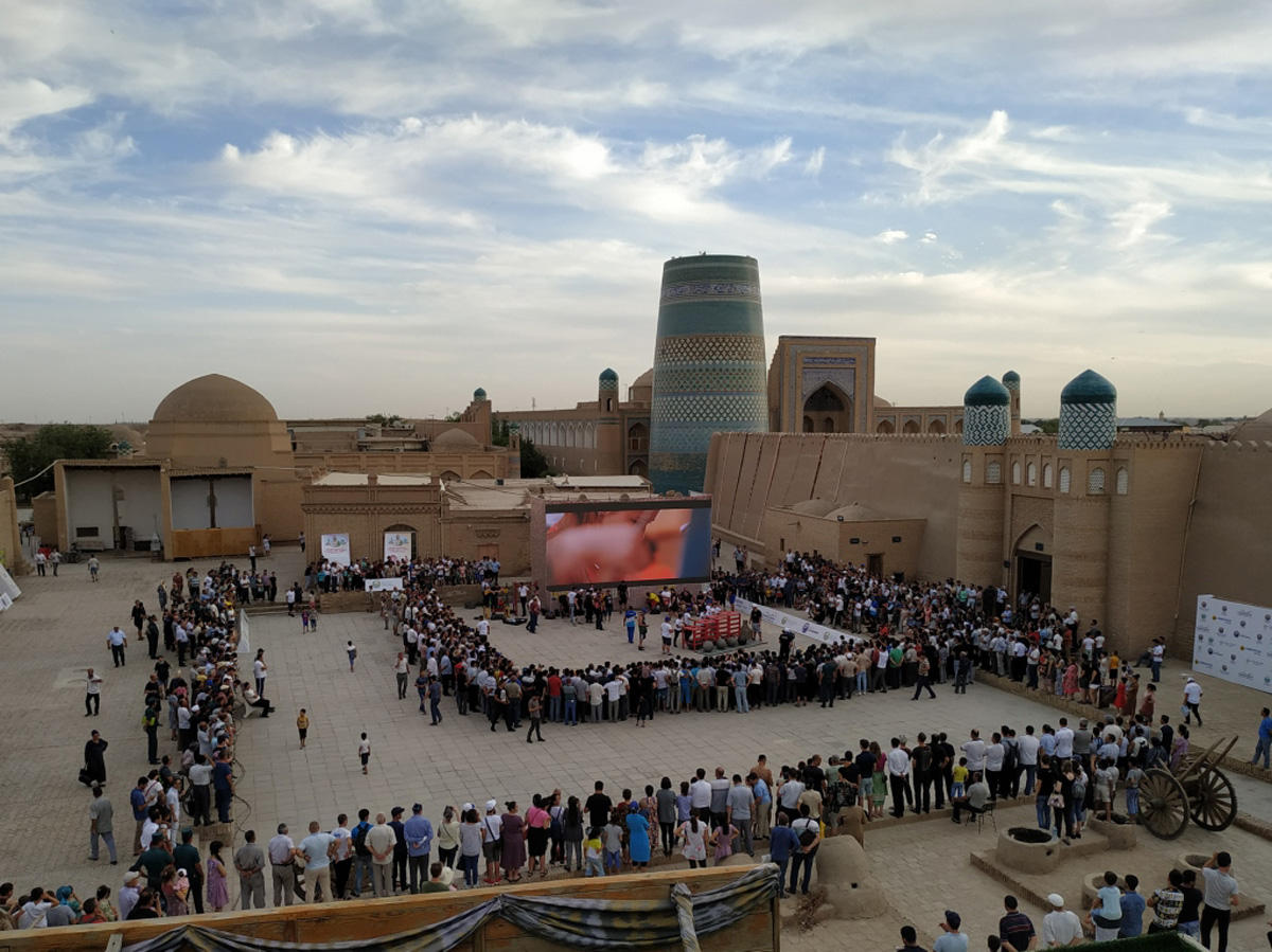 Удивительные богатыри в древней Хиве! Как азербайджанец тянул локомотив и перетаскивал якорь (ФОТО)