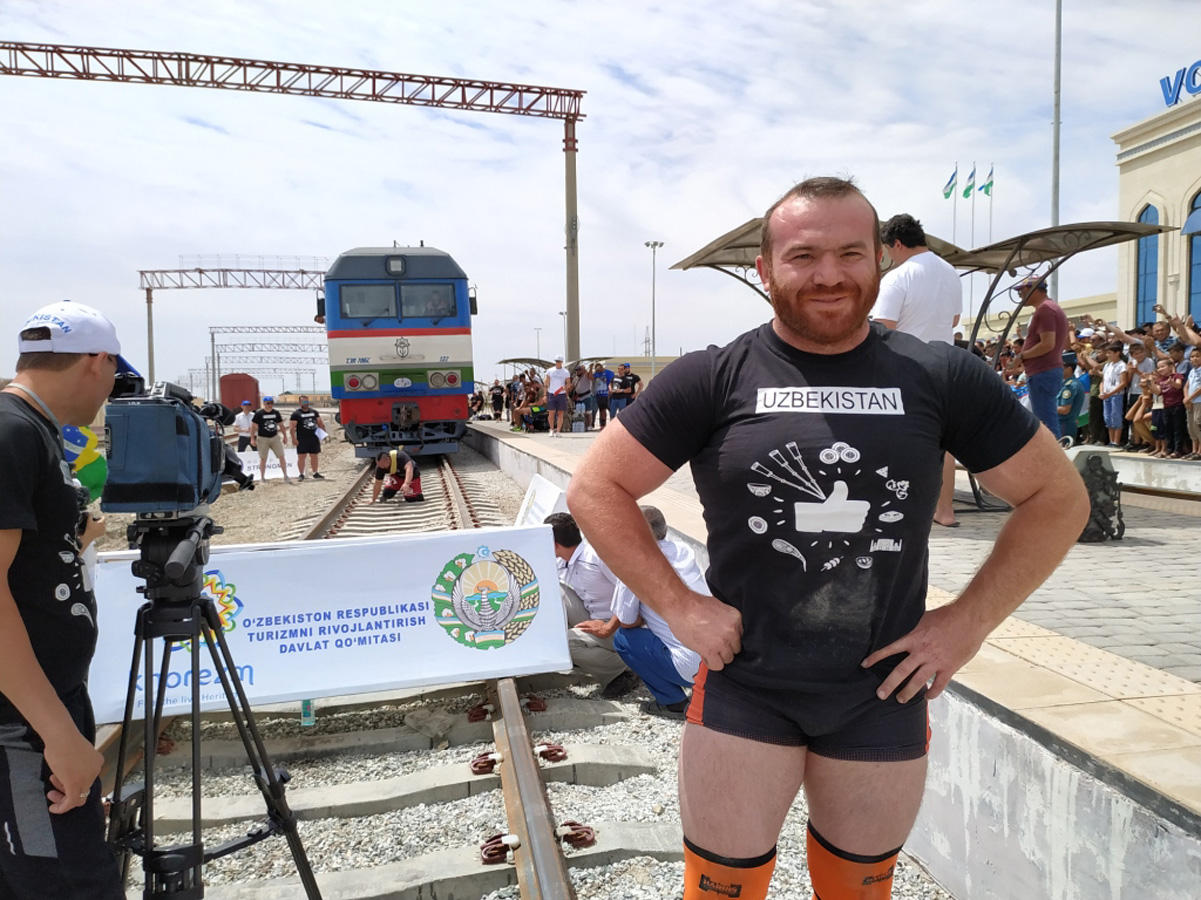 Удивительные богатыри в древней Хиве! Как азербайджанец тянул локомотив и перетаскивал якорь (ФОТО)