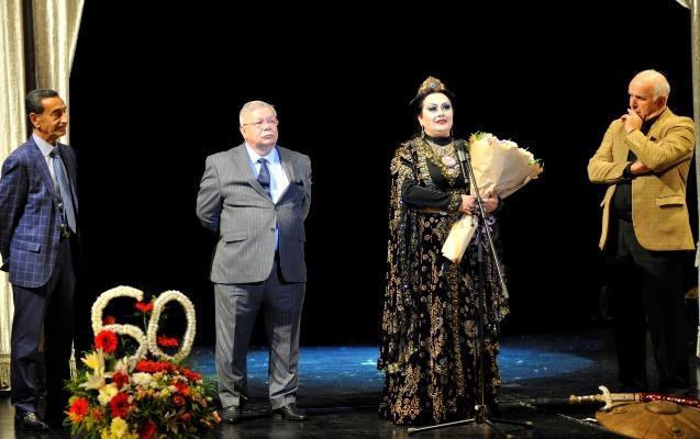 Бести Джафарова стала дочерью правителя Гянджи в свой юбилей (ФОТО)