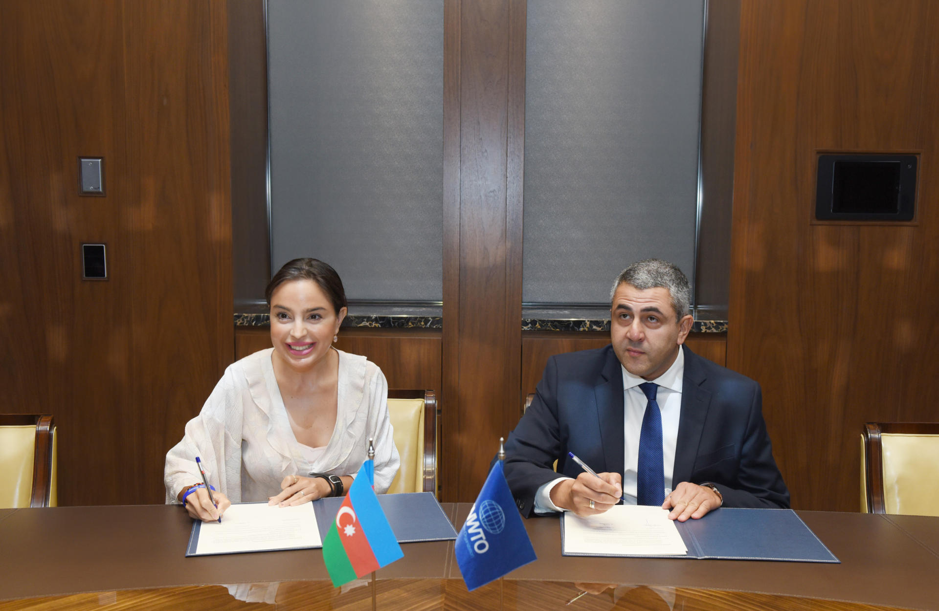 Между IDEA и Всемирной туристской организацией подписан Меморандум о взаимопонимании (ФОТО)