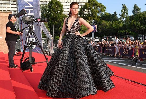 Самые элегантные звезды на красной дорожке "Кинотавра" (ФОТО)