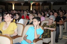 Самый веселый летний уик-энд в Баку – открытие Азербайджанской Лиги Смеха (ФОТО)