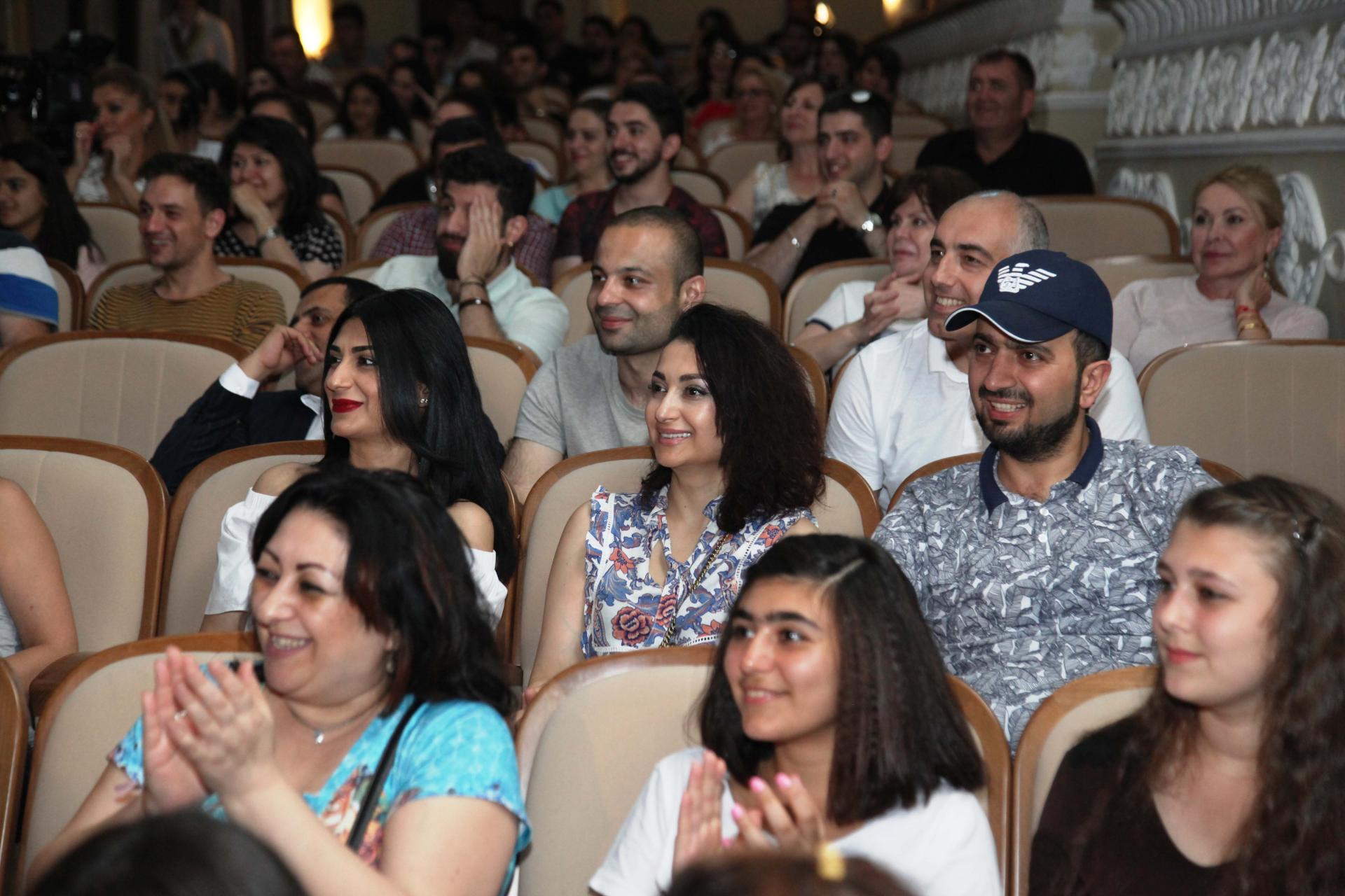 Самый веселый летний уик-энд в Баку – открытие Азербайджанской Лиги Смеха (ФОТО)