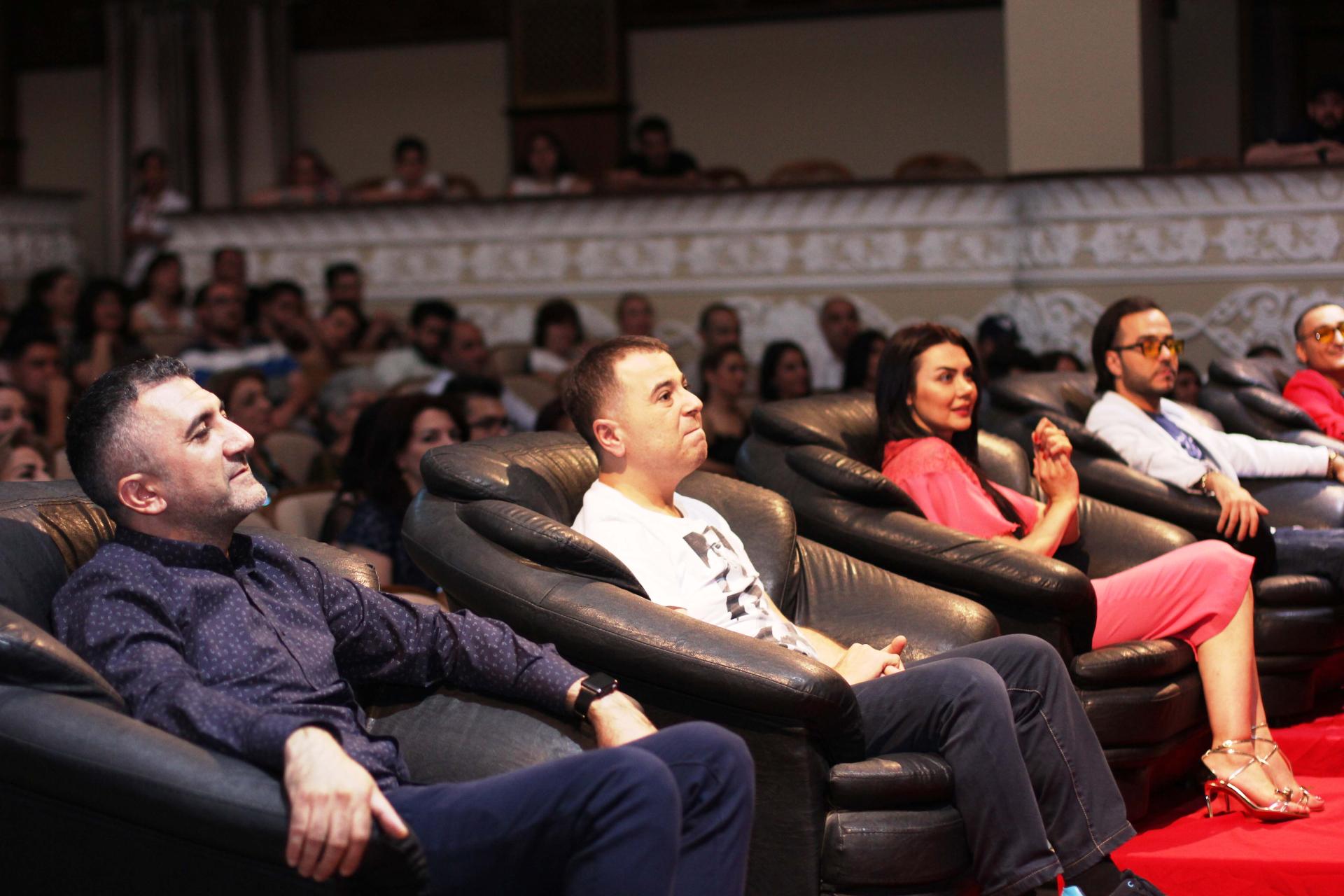 Самый веселый летний уик-энд в Баку – открытие Азербайджанской Лиги Смеха (ФОТО)