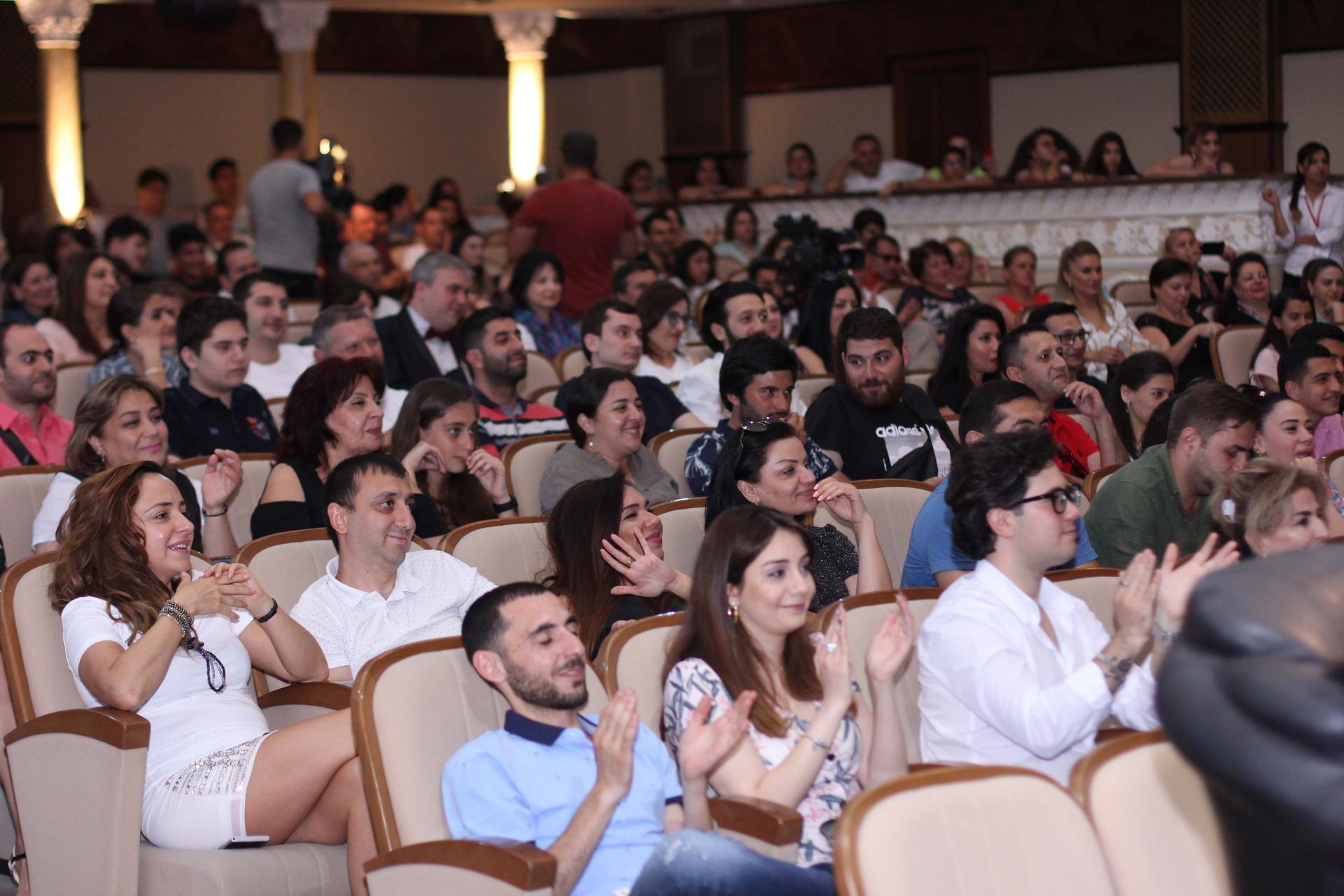 Самый веселый летний уик-энд в Баку – открытие Азербайджанской Лиги Смеха (ФОТО)