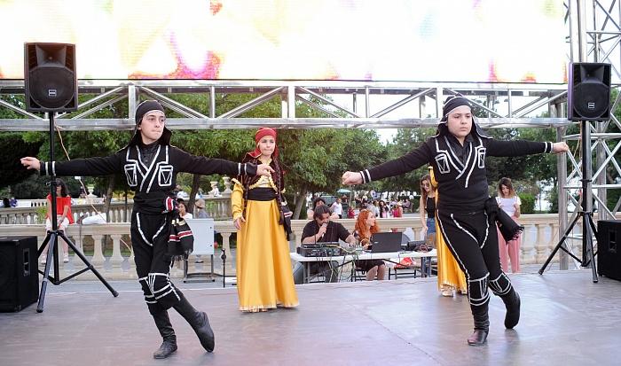 Танцующий Бакинский бульвар - под ритмы международного праздника Soul of Art and Dance (ФОТО)