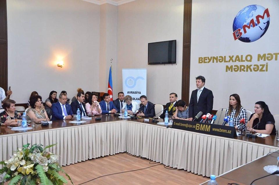 В Баку представлена книга "8 дней в армянском плену" (ФОТО)