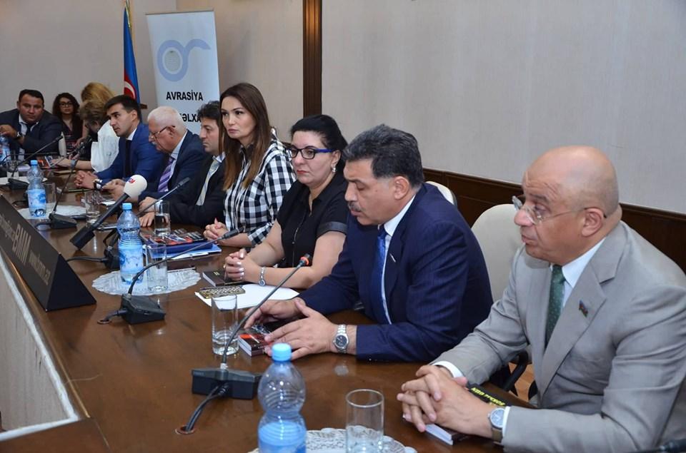 В Баку представлена книга "8 дней в армянском плену" (ФОТО)