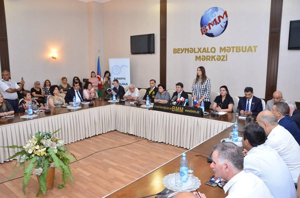 В Баку представлена книга "8 дней в армянском плену" (ФОТО)