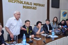 В Баку представлена книга "8 дней в армянском плену" (ФОТО)