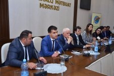 В Баку представлена книга "8 дней в армянском плену" (ФОТО)