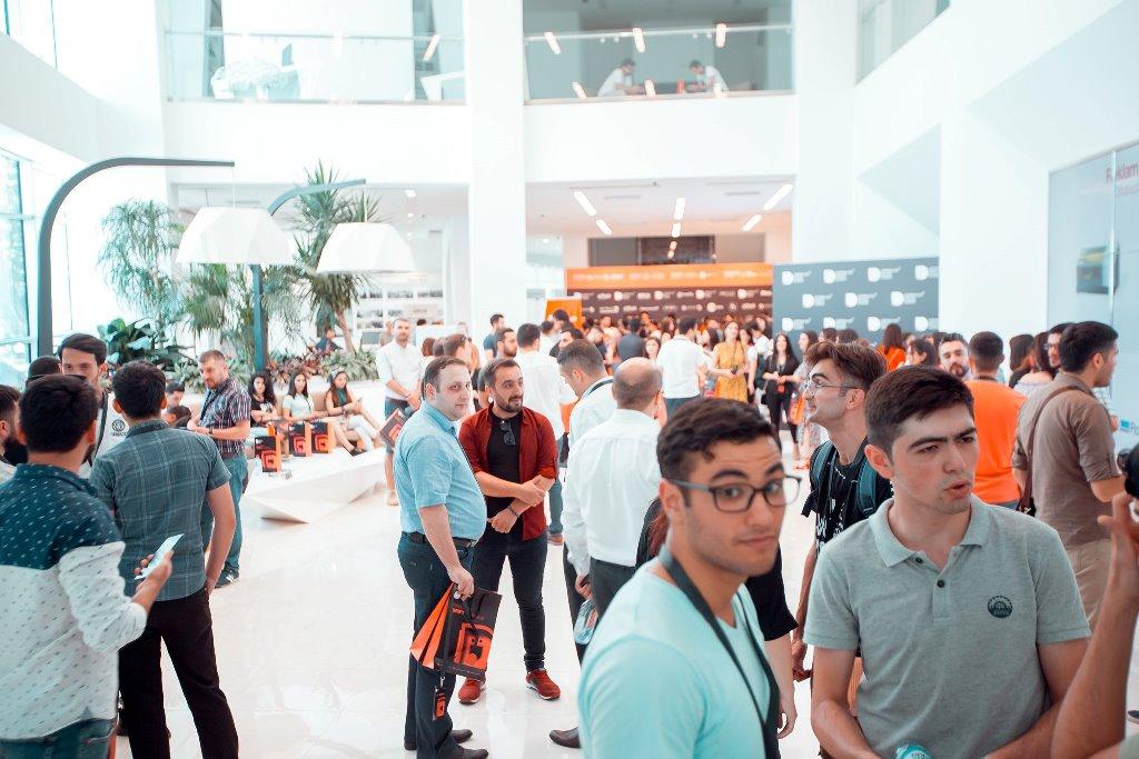 В Баку прошел Azerbaijan Design Summit - большой интерес молодежи (ФОТО)