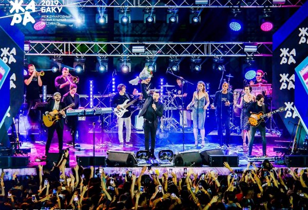 Все звезды на красной дорожке pre-party фестиваля  "ЖАРА 2019" в Баку (ФОТО)