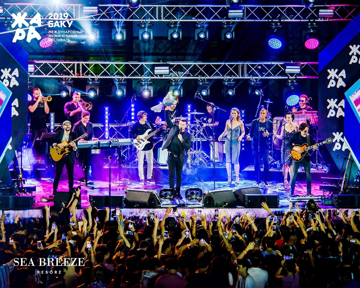 Все звезды на красной дорожке pre-party фестиваля  "ЖАРА 2019" в Баку (ФОТО)