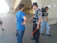 В Баку полиция ведет просветительскую работу среди водителей и пешеходов (ФОТО)