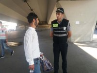 В Баку полиция ведет просветительскую работу среди водителей и пешеходов (ФОТО)