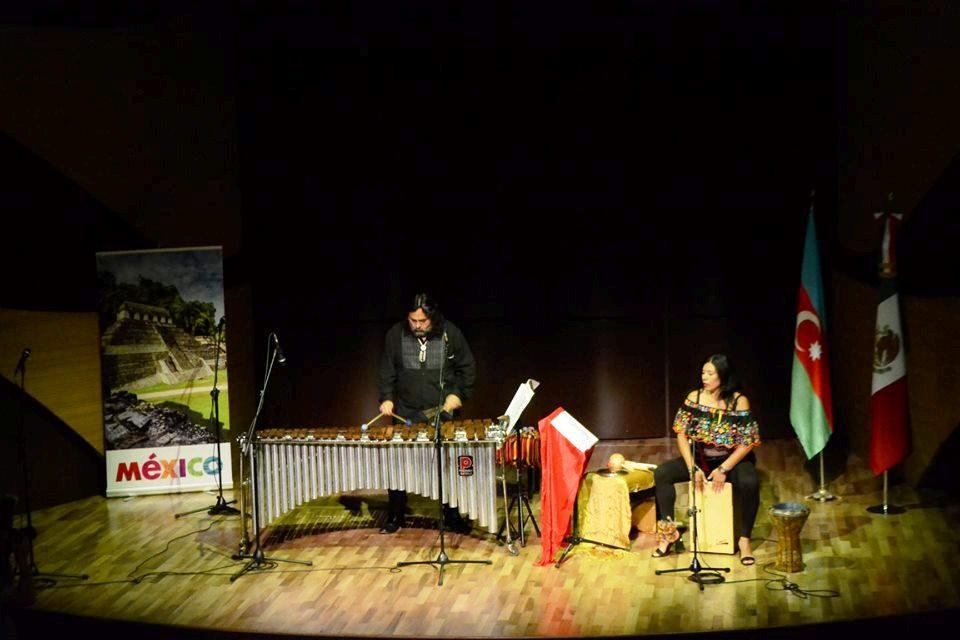 Под ритмы мексиканской маримбы в жарком Баку (ФОТО)