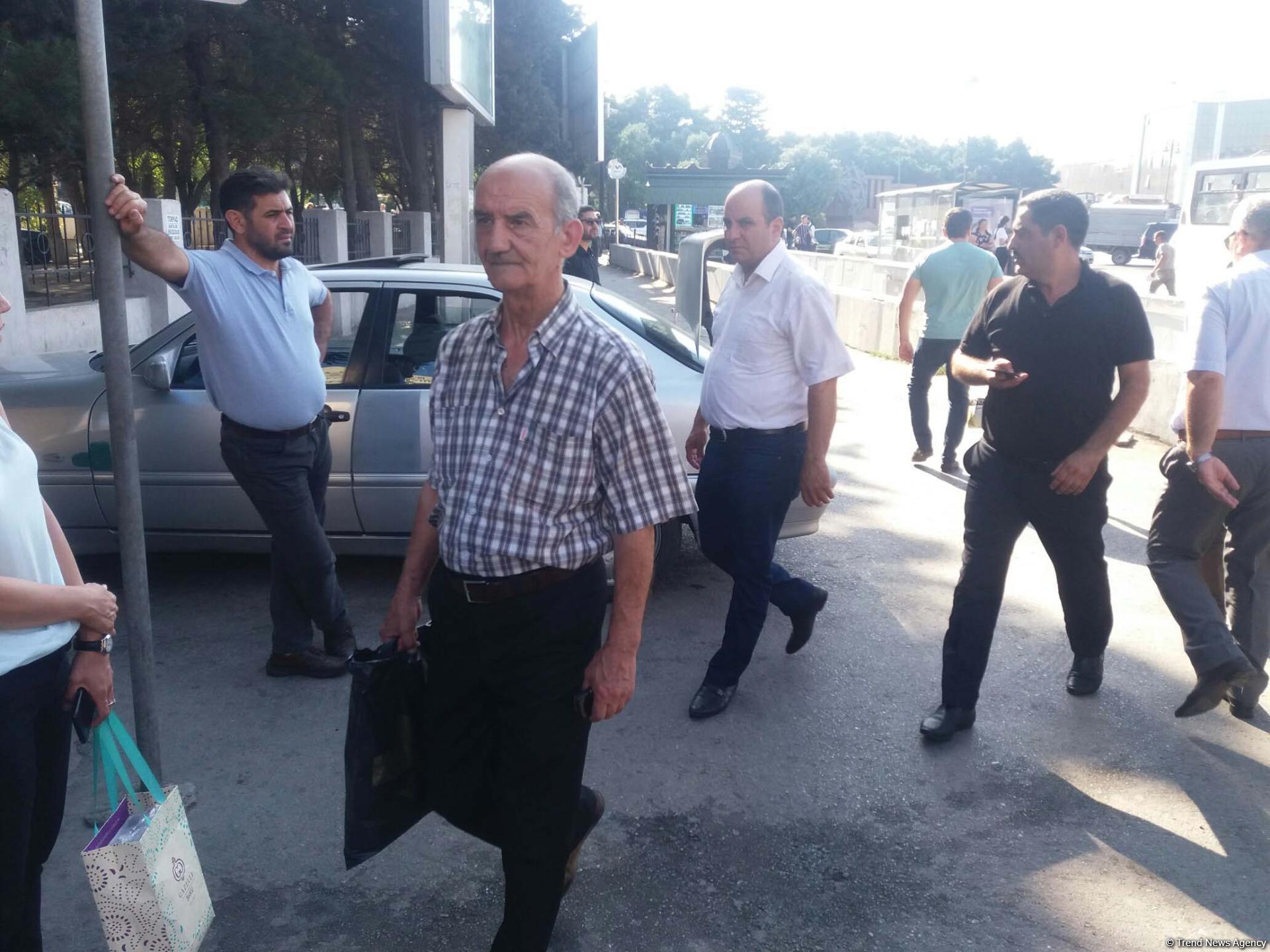 В Баку полиция ведет просветительскую работу среди водителей и пешеходов (ФОТО)