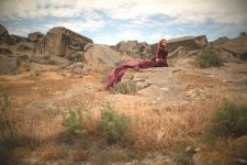 Марсианские хроники Алёны Апиной в Гобустане: Ребята, берите пример с азербайджанцев! (ФОТО)