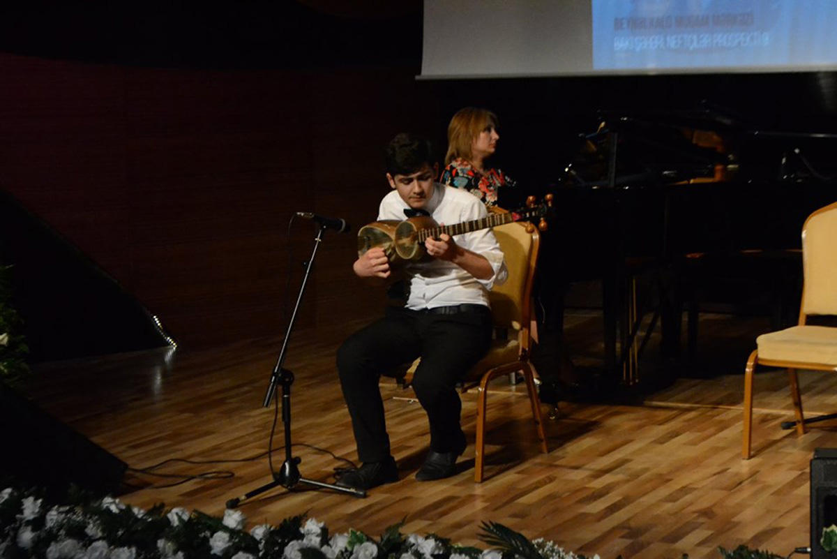 В Баку назвали победителей республиканского конкурса исполнителей на народных музыкальных инструментах (ФОТО)