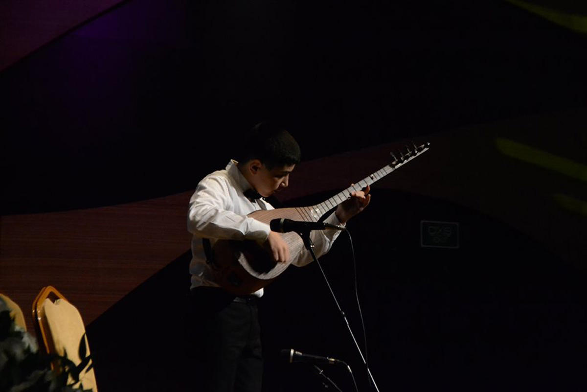 В Баку назвали победителей республиканского конкурса исполнителей на народных музыкальных инструментах (ФОТО)