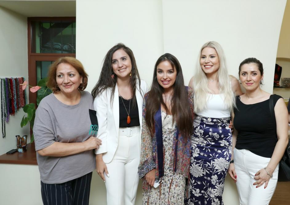 Вице-президент Фонда Гейдара Алиева Лейла Алиева приняла участие на презентации проекта «Поощрение инклюзивного образования посредством традиционного искусства» (ФОТО) (версия 2)