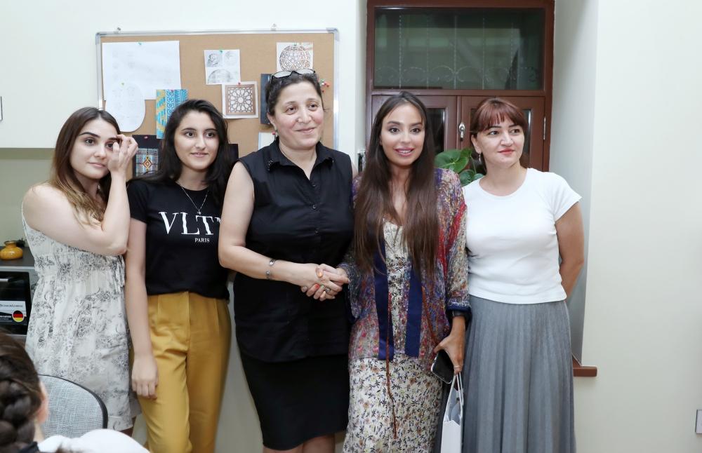 Вице-президент Фонда Гейдара Алиева Лейла Алиева приняла участие на презентации проекта «Поощрение инклюзивного образования посредством традиционного искусства» (ФОТО) (версия 2)