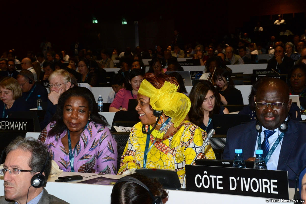 Сессия ЮНЕСКО в Баку обсудила отчет по усилению диалога (ФОТО)