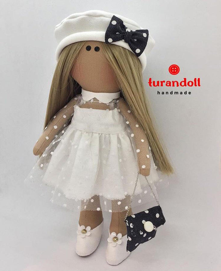 Заряжаю работы положительными нотами - мастер индивидуальных авторских кукол Туран Аслан (ФОТО)