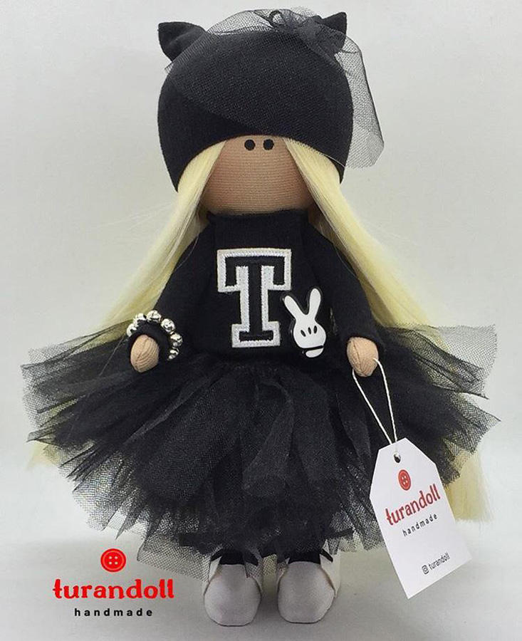 Заряжаю работы положительными нотами - мастер индивидуальных авторских кукол Туран Аслан (ФОТО)