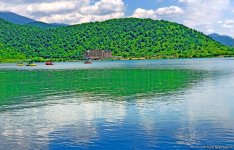 Одно из красивейших озер Азербайджана – Нохур в предгорье Большого Кавказа (ФОТО)