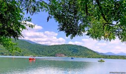 Одно из красивейших озер Азербайджана – Нохур в предгорье Большого Кавказа (ФОТО)