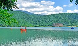 Одно из красивейших озер Азербайджана – Нохур в предгорье Большого Кавказа (ФОТО)