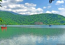 Одно из красивейших озер Азербайджана – Нохур в предгорье Большого Кавказа (ФОТО)