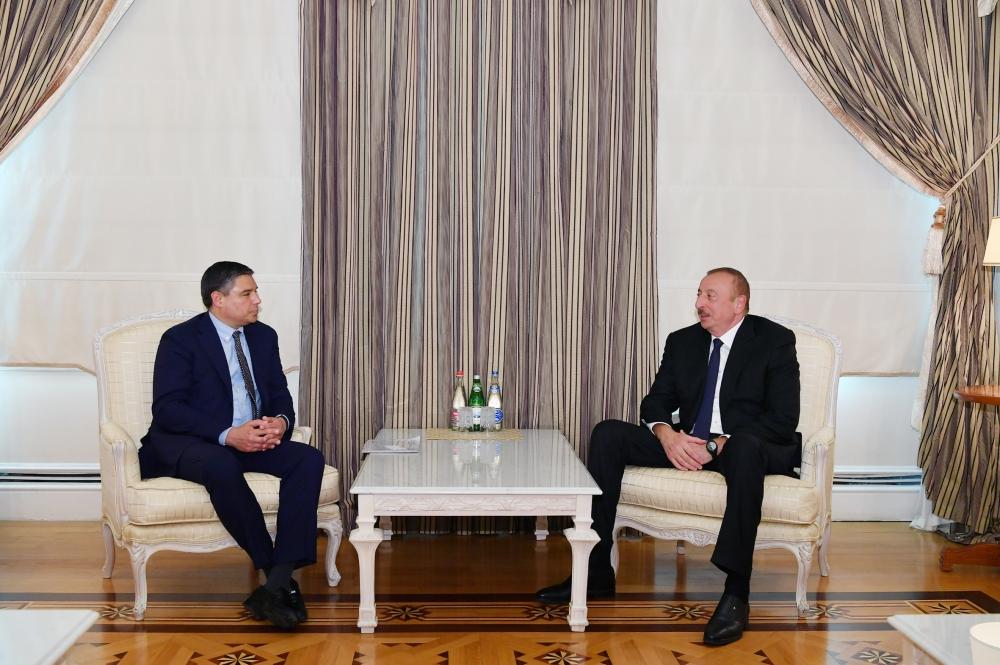 Президент Ильхам Алиев принял главу компании Baker Hughes, a GE company (ФОТО) (версия 2)
