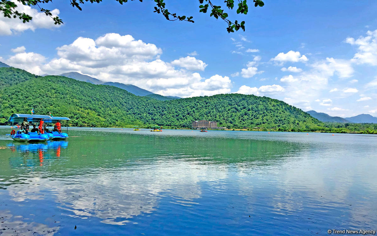 Одно из красивейших озер Азербайджана – Нохур в предгорье Большого Кавказа (ФОТО)