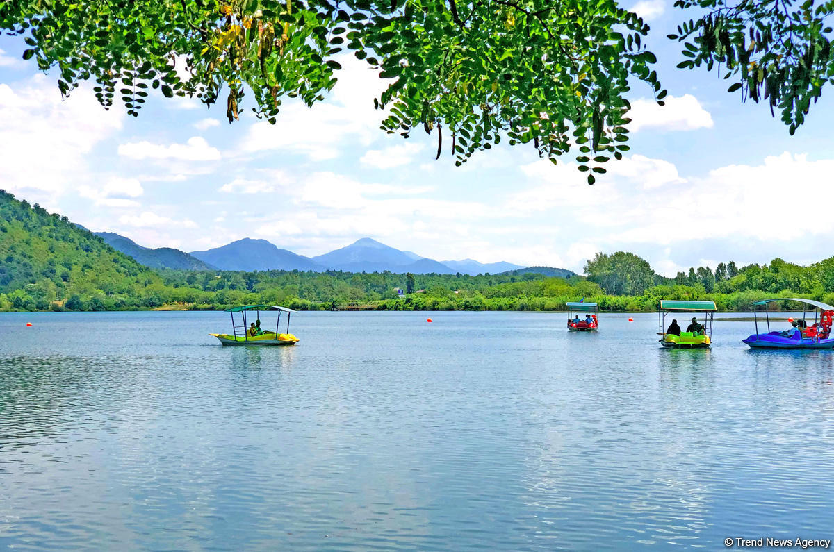 Одно из красивейших озер Азербайджана – Нохур в предгорье Большого Кавказа (ФОТО)