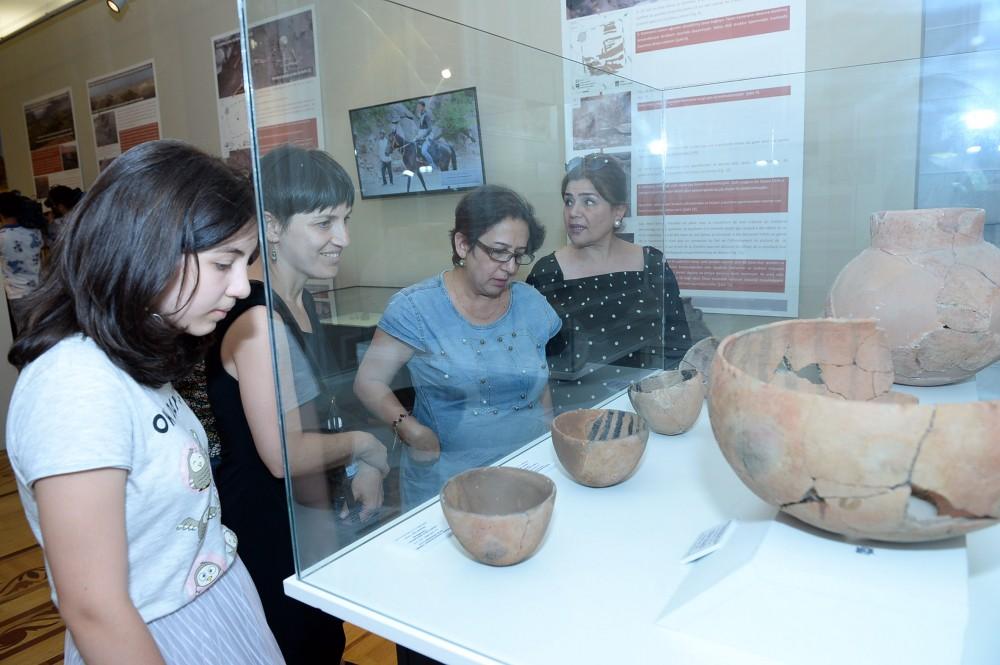 Археологии Азербайджана и Франции представили редкие артефакты мировой значимости  (ФОТО)